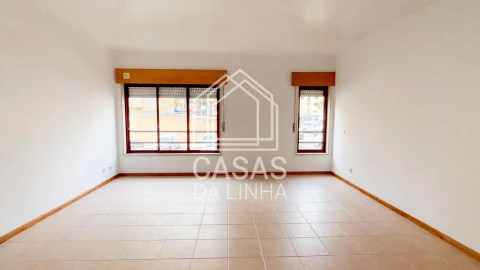 Apartamento T2 para Arrendamento em Rio de Mouro