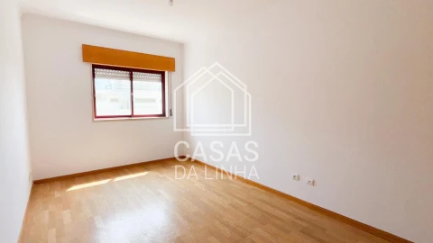 Apartamento T2 para Arrendamento em Rio de Mouro