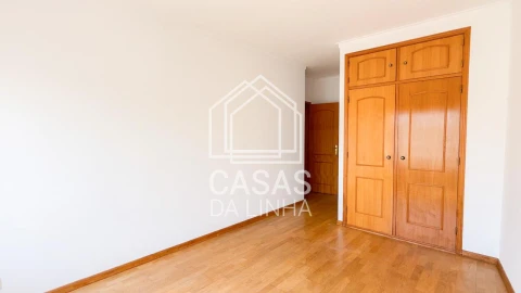 Apartamento T2 para Arrendamento em Rio de Mouro