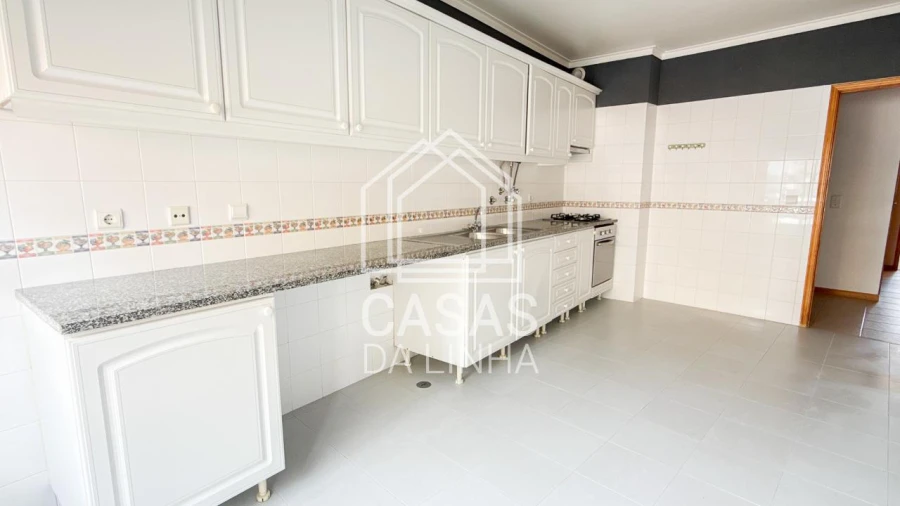 Apartamento T2 para Arrendamento em Rio de Mouro Foto 5