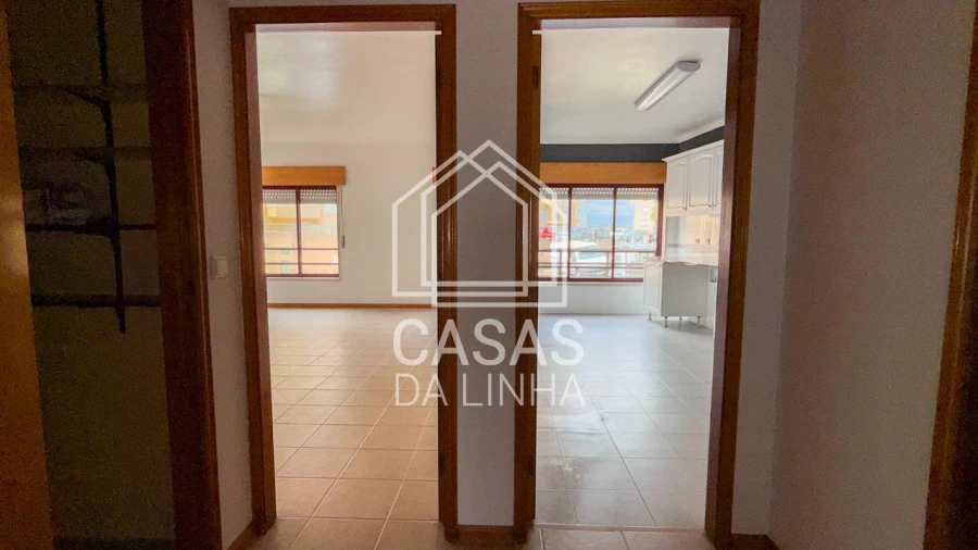 Apartamento T2 para Arrendamento em Rio de Mouro Foto 9