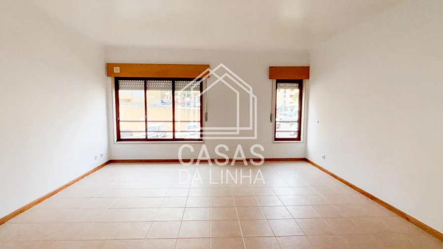 Apartamento T2 para Arrendamento em Rio de Mouro Foto 12