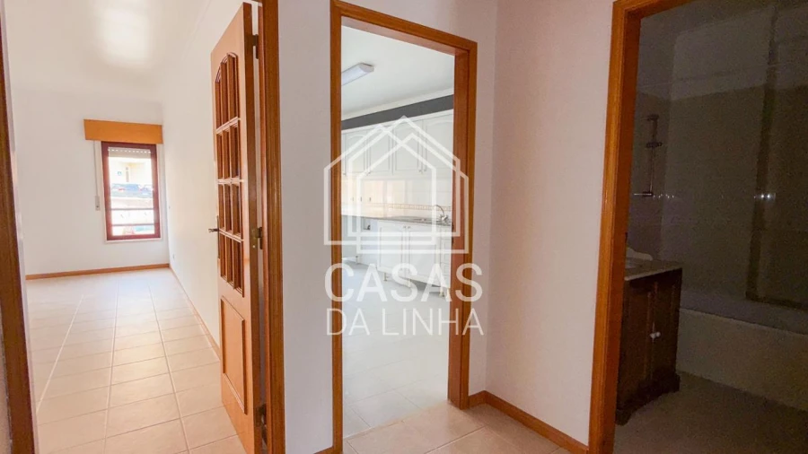 Apartamento T2 para Arrendamento em Rio de Mouro Foto 16
