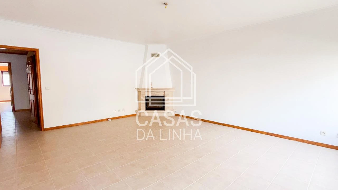 Apartamento T2 para Arrendamento em Rio de Mouro Foto 11