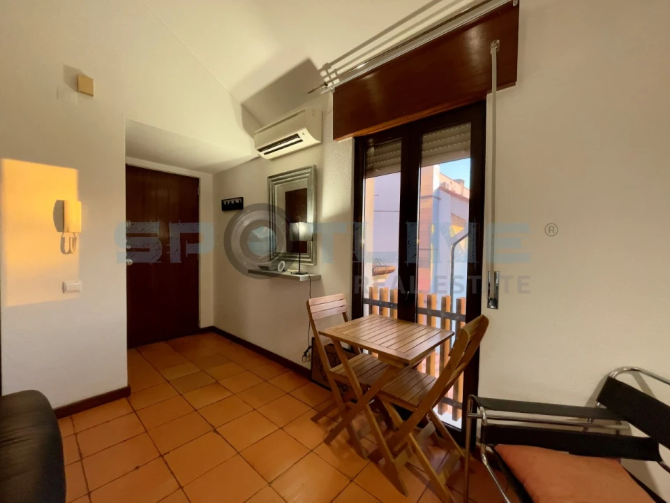 Apartamento T1 para Arrendamento em Quarteira Foto 5