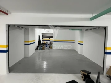 Apartamento T2 para Venda em Santo António dos Cavaleiros e Frielas