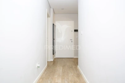 Apartamento T2 para Venda em Santo António dos Cavaleiros e Frielas