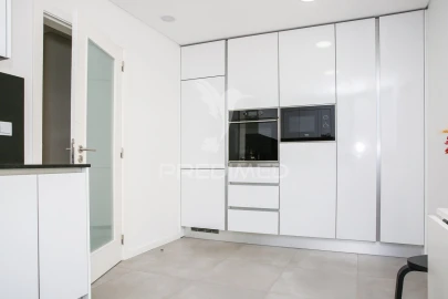 Apartamento T2 para Venda em Santo António dos Cavaleiros e Frielas