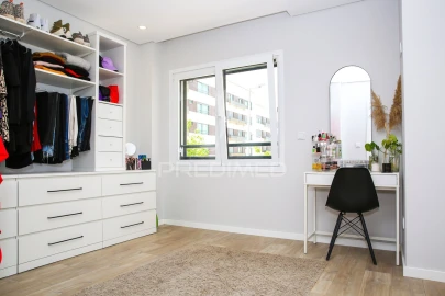 Apartamento T2 para Venda em Santo António dos Cavaleiros e Frielas