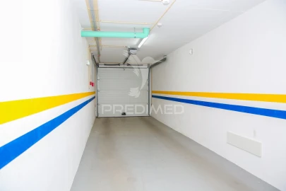 Apartamento T2 para Venda em Santo António dos Cavaleiros e Frielas
