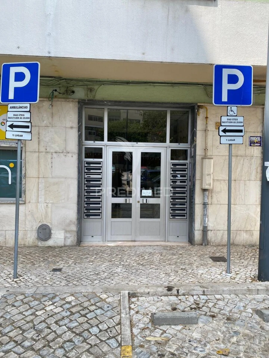 Apartamento T3 para Venda em Agualva e Mira-Sintra Foto 17