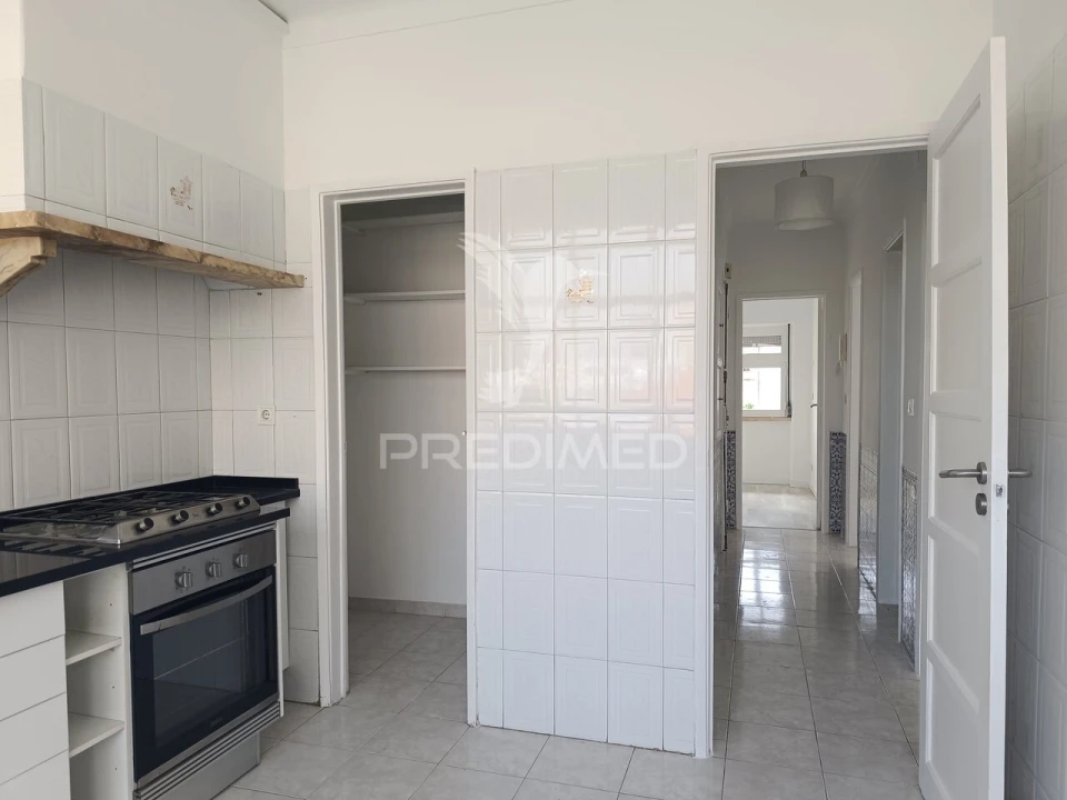 Apartamento T2 para Venda em Agualva e Mira-Sintra Foto 3