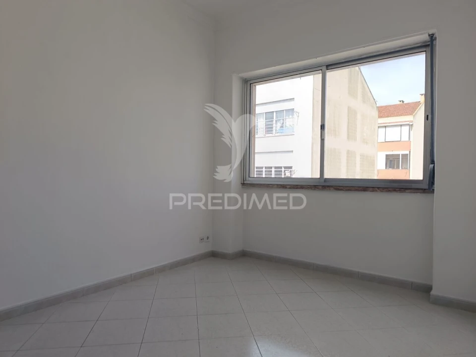 Apartamento T2 para Venda em Agualva e Mira-Sintra Foto 5