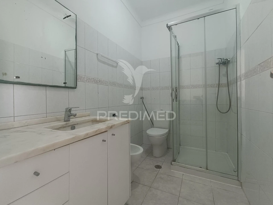 Apartamento T2 para Venda em Agualva e Mira-Sintra Foto 10