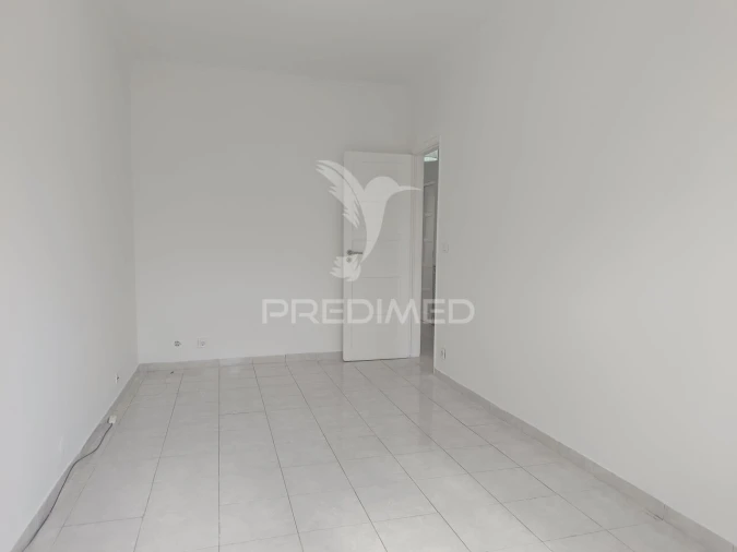 Apartamento T2 para Venda em Agualva e Mira-Sintra Foto 6