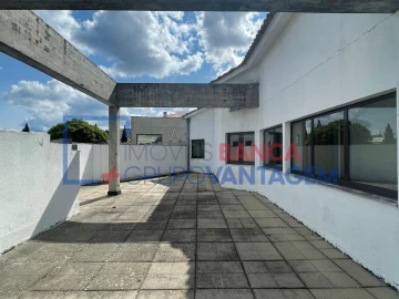 Prédio para Venda em Aguiar da Beira e Coruche