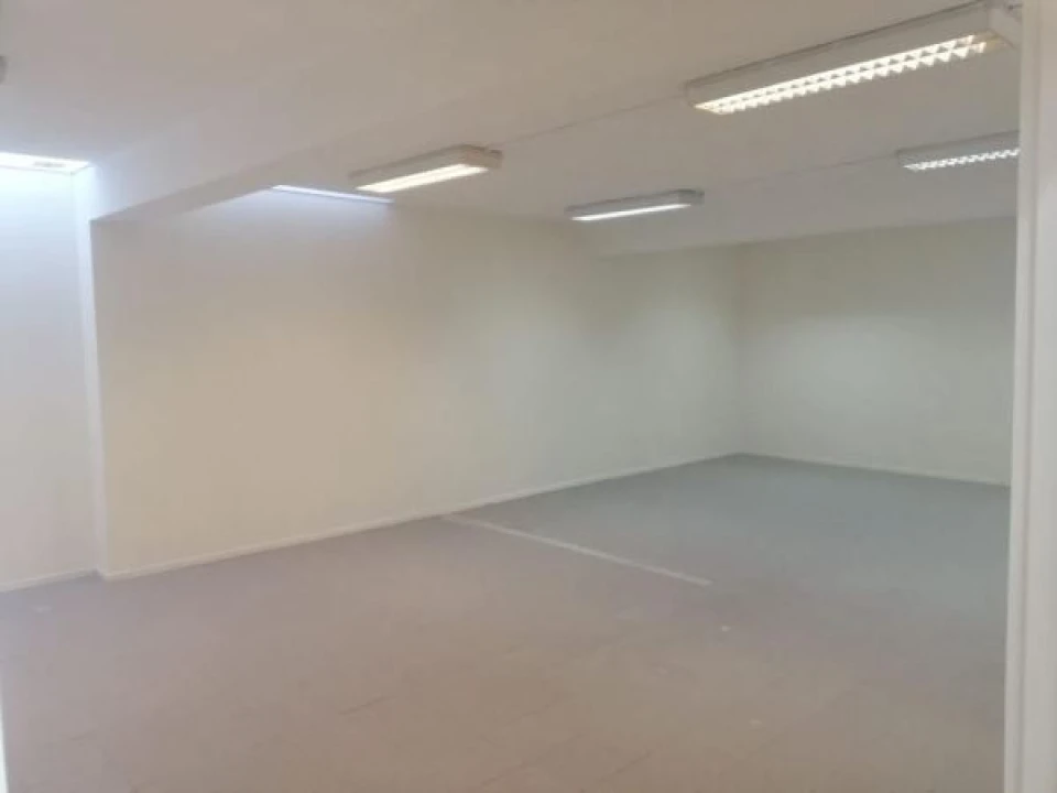 Armazém para Arrendamento em Paranhos Foto 1