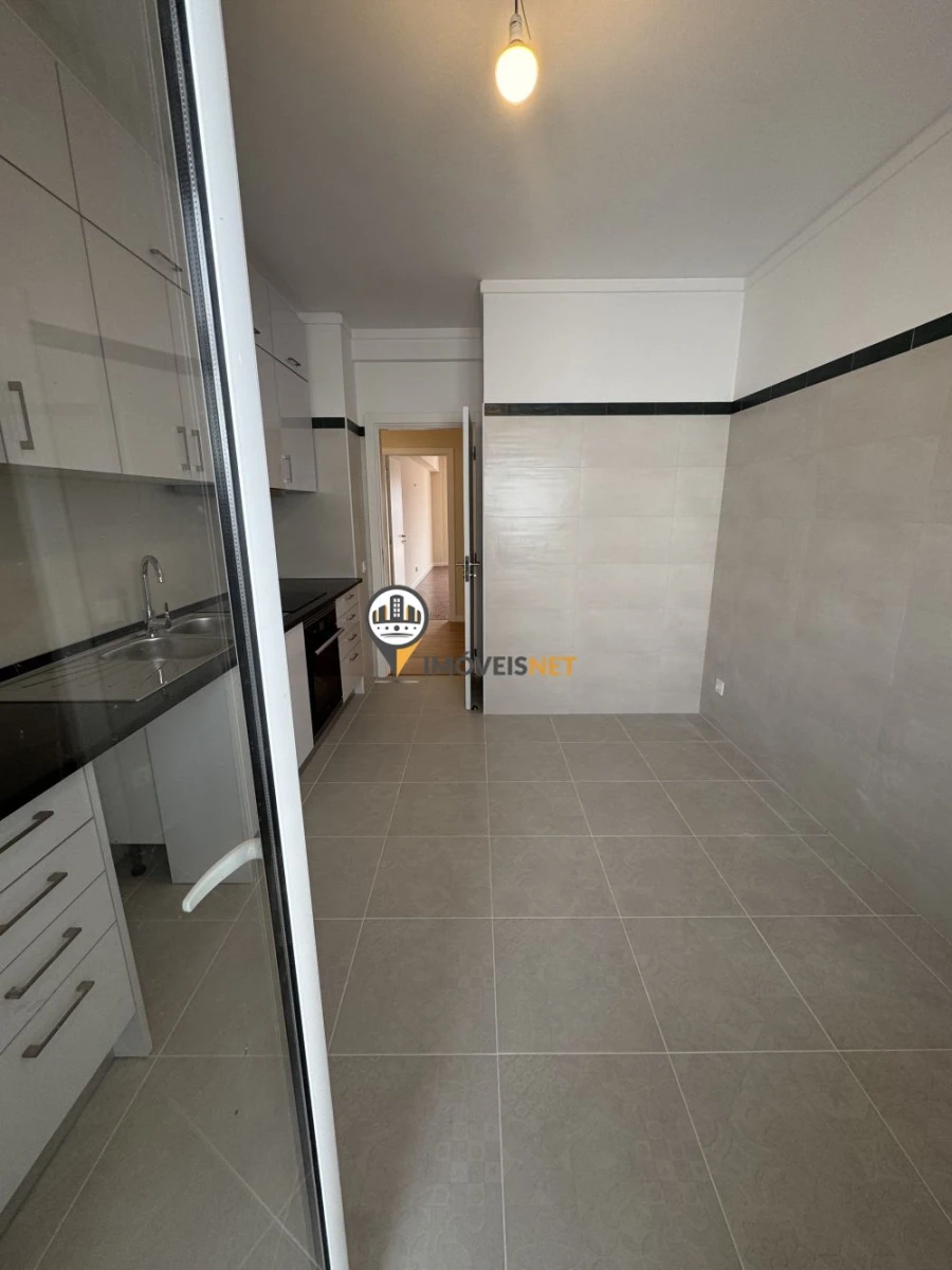 Apartamento T4 para Arrendamento em Castelo Branco Foto 9