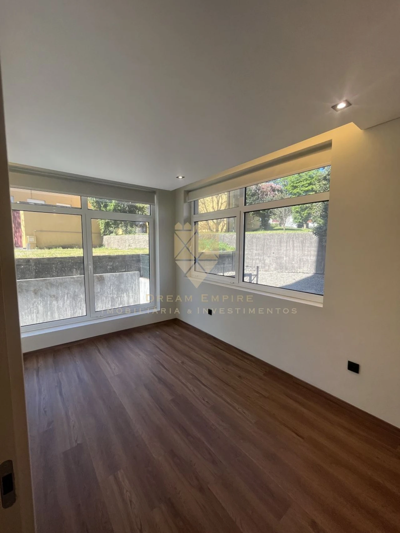 Garagem para Venda em Baltar Foto 9