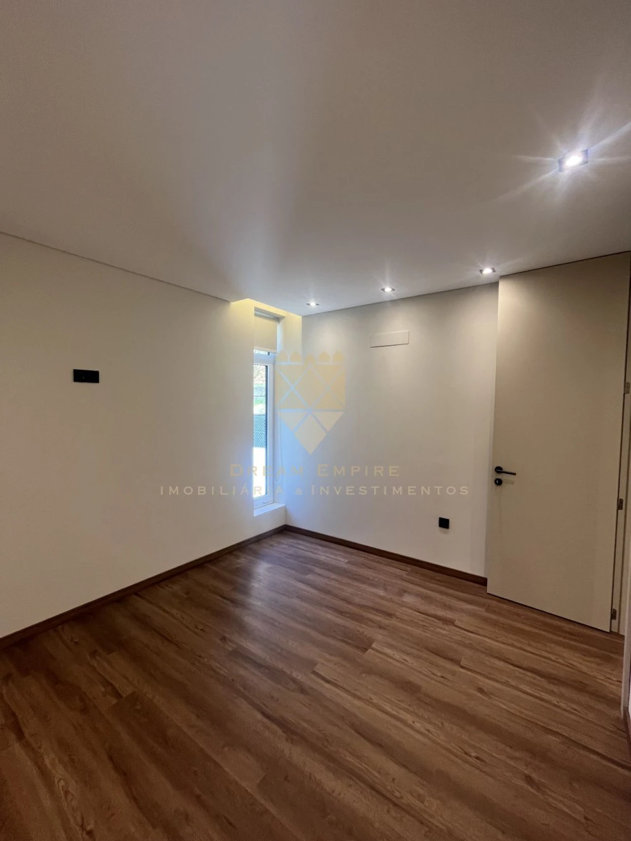 Garagem para Venda em Baltar Foto 13