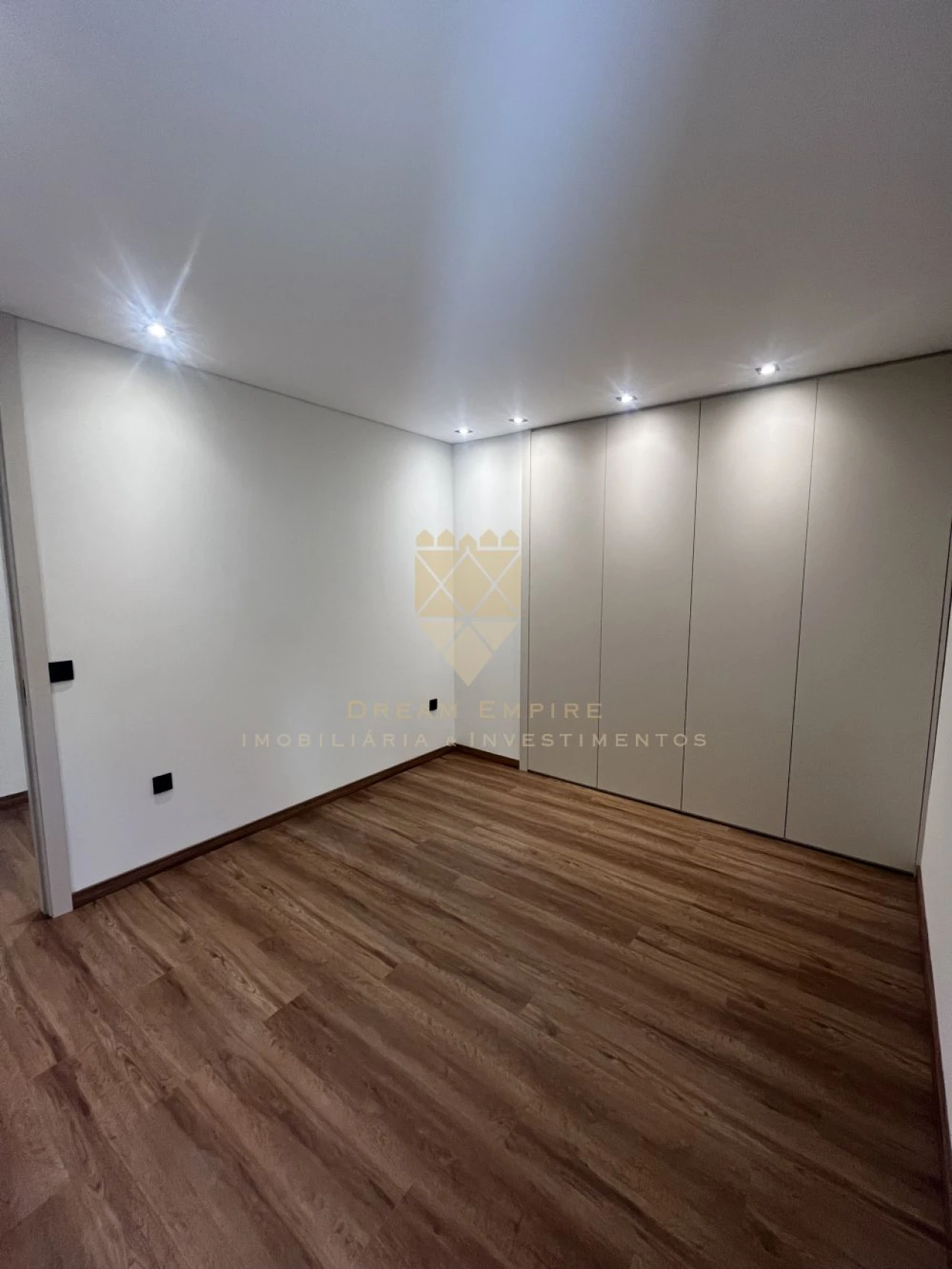 Garagem para Venda em Baltar Foto 12