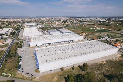 Armazém para Arrendamento em Samora Correia