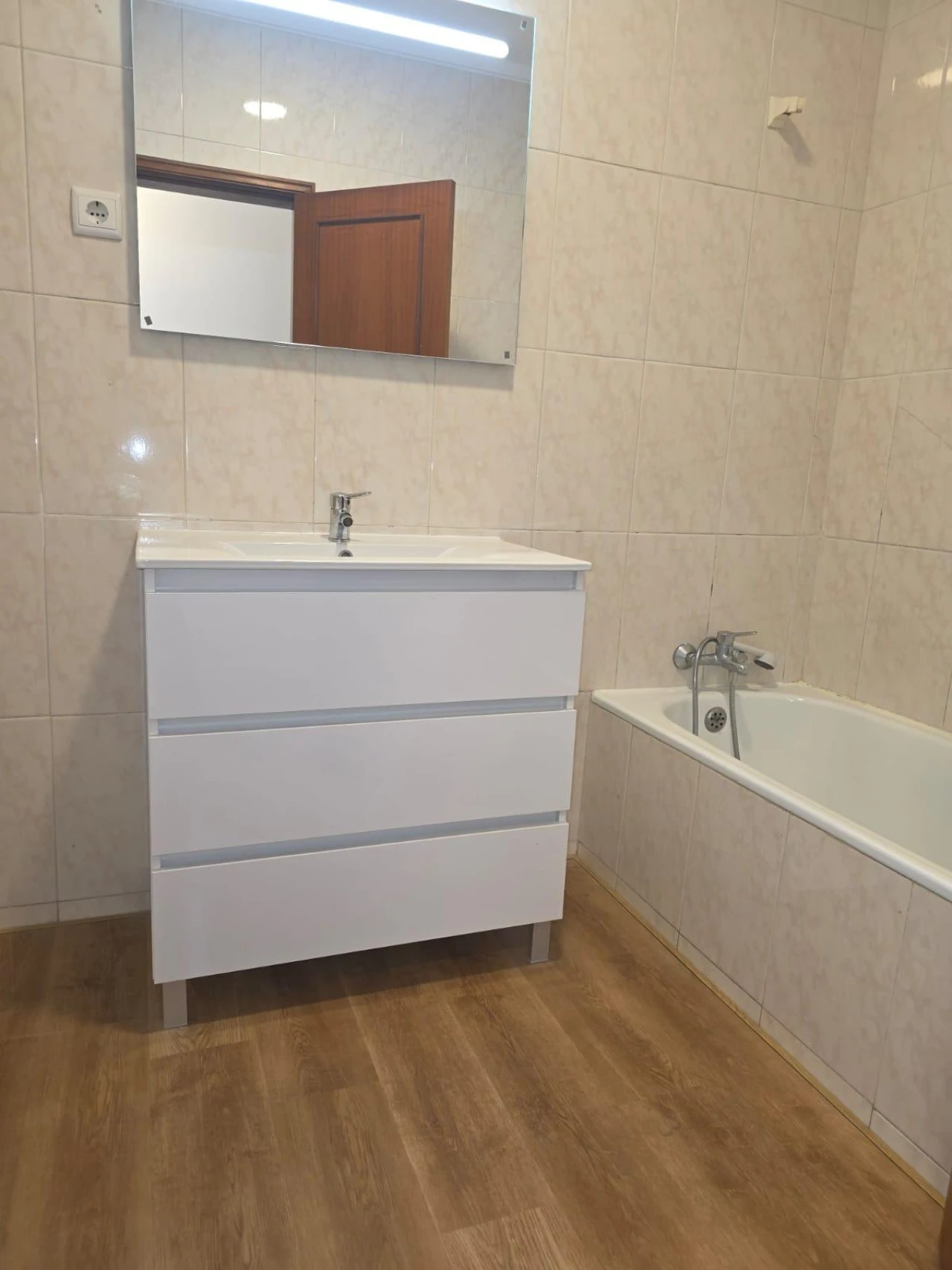 Apartamento T4 para Venda em Escapães Foto 15