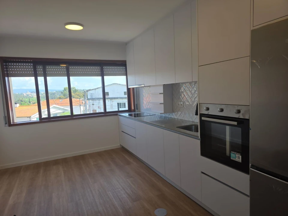 Apartamento T4 para Venda em Escapães Foto 3