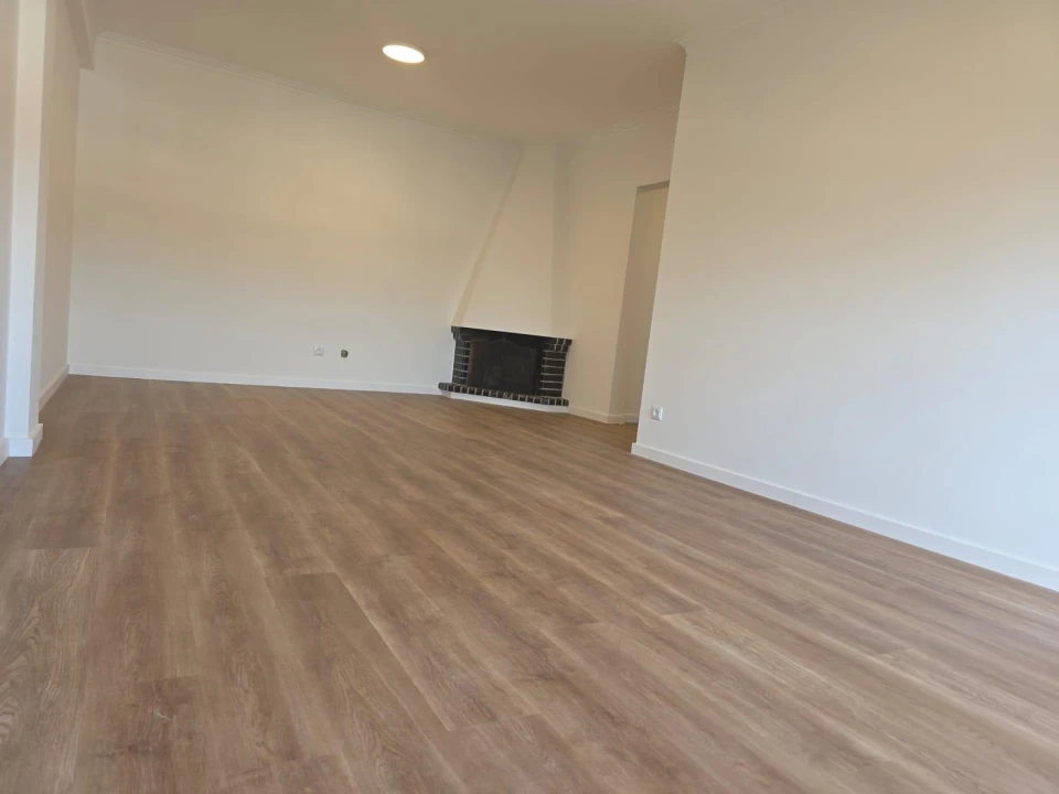 Apartamento T4 para Venda em Escapães Foto 4