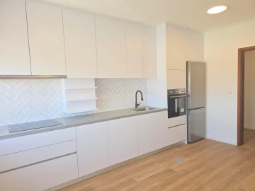 Apartamento T4 para Venda em Escapães