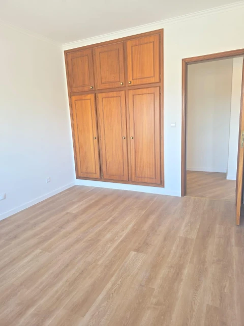Apartamento T4 para Venda em Escapães