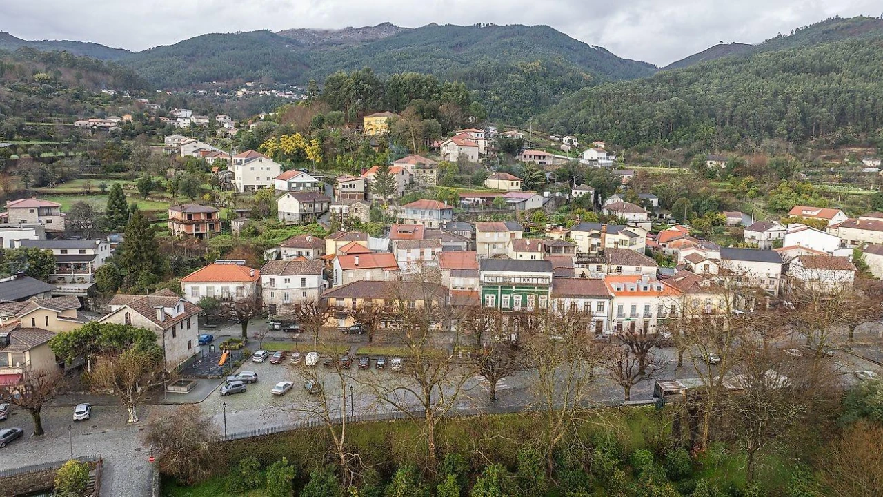 Moradia T3 para Venda em Bouro (Santa Maria) Foto 5