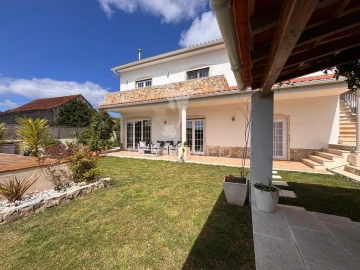 Moradia T5 para Venda em A dos Negros