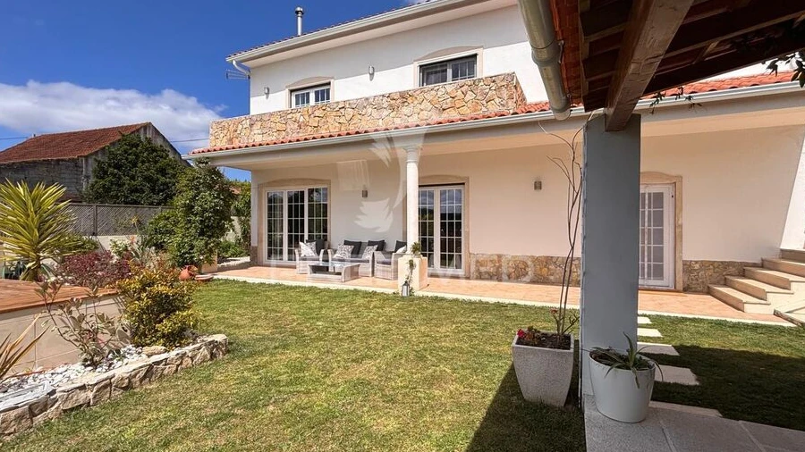 Moradia T5 para Venda em A dos Negros
