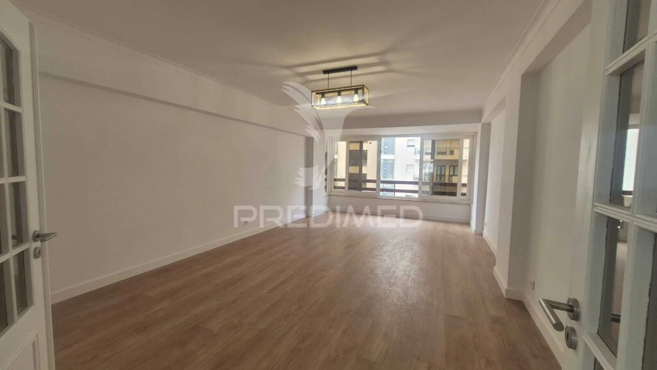 Apartamento T3 para Venda em Benfica Foto 3