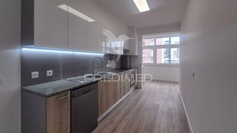 Apartamento T3 para Venda em Benfica