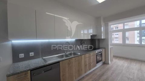 Apartamento T3 para Venda em Benfica