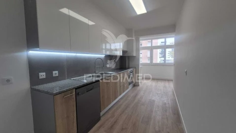 Apartamento T3 para Venda em Benfica