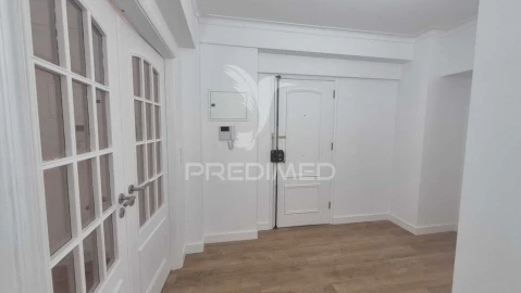Apartamento T3 para Venda em Benfica