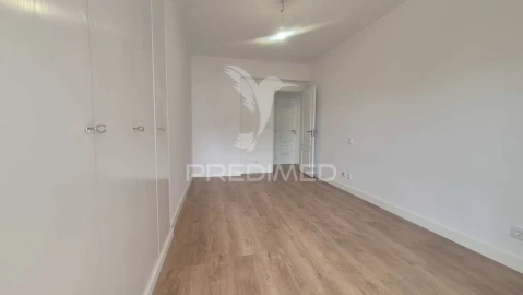 Apartamento T3 para Venda em Benfica