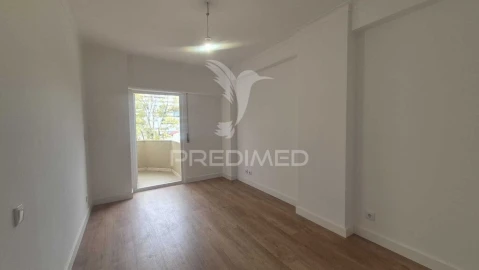 Apartamento T3 para Venda em Benfica