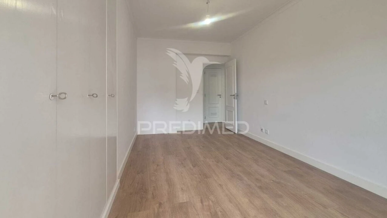 Apartamento T3 para Venda em Benfica Foto 4