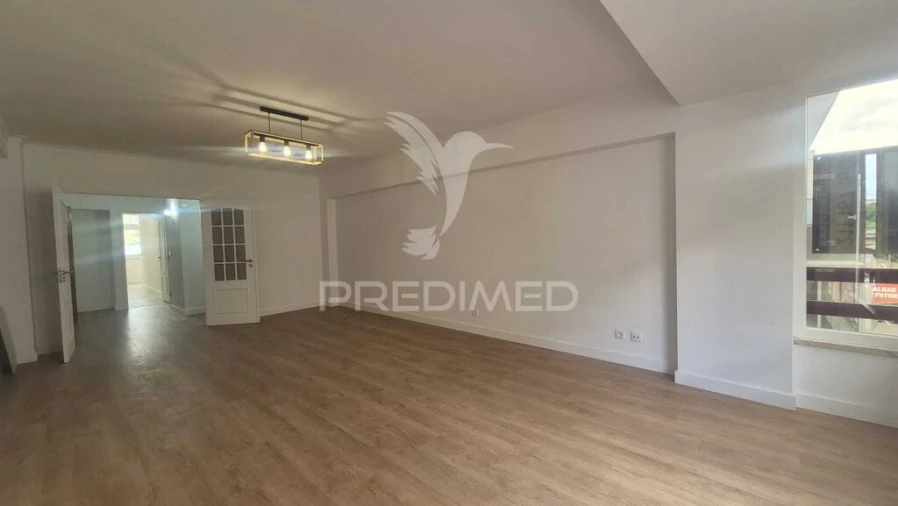 Apartamento T3 para Venda em Benfica Foto 4