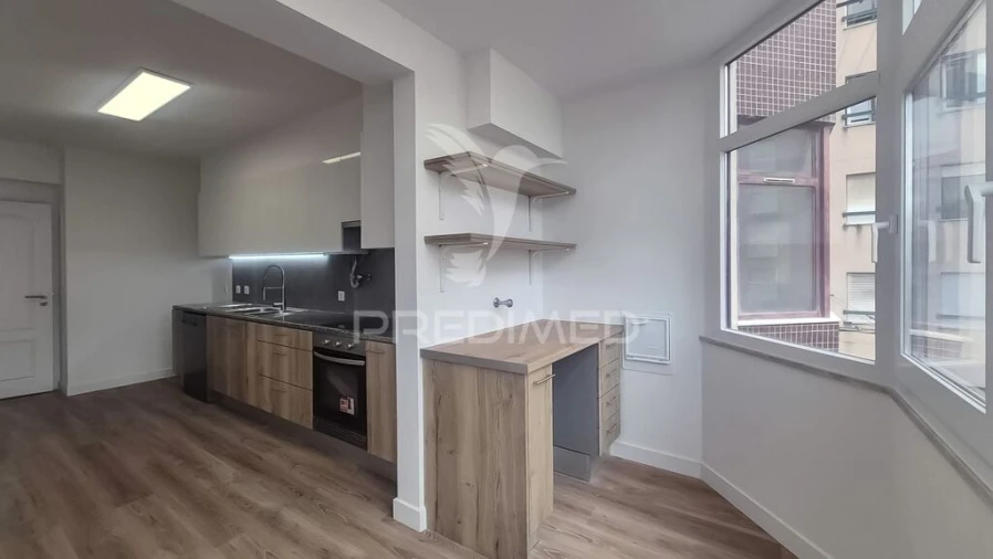 Apartamento T3 para Venda em Benfica Foto 2