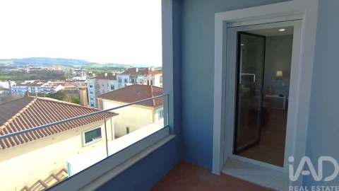 Moradia T2 para Venda em Sobral de Monte Agraço