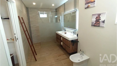 Moradia T2 para Venda em Sobral de Monte Agraço
