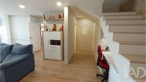 Moradia T2 para Venda em Sobral de Monte Agraço
