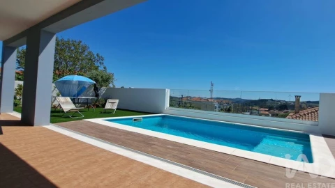 Moradia T2 para Venda em Sobral de Monte Agraço
