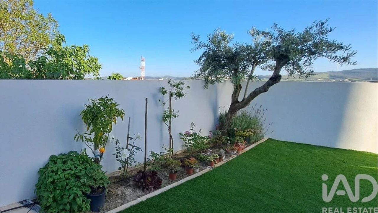 Moradia T2 para Venda em Sobral de Monte Agraço Foto 35