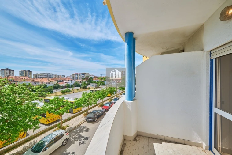 Apartamento T1 para Venda em Costa da Caparica Foto 6